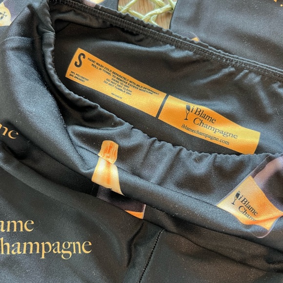 I blame champagne leggings 🥂🍾 - Picture 3 of 3